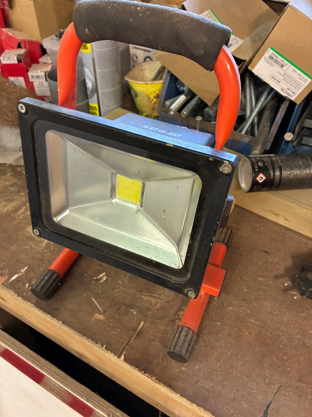 Accu bouwlamp, Doe-het-zelf en Verbouw, Bouwverlichting, Gebruikt, Minder dan 50 watt, Met statief, Ophalen of Verzenden