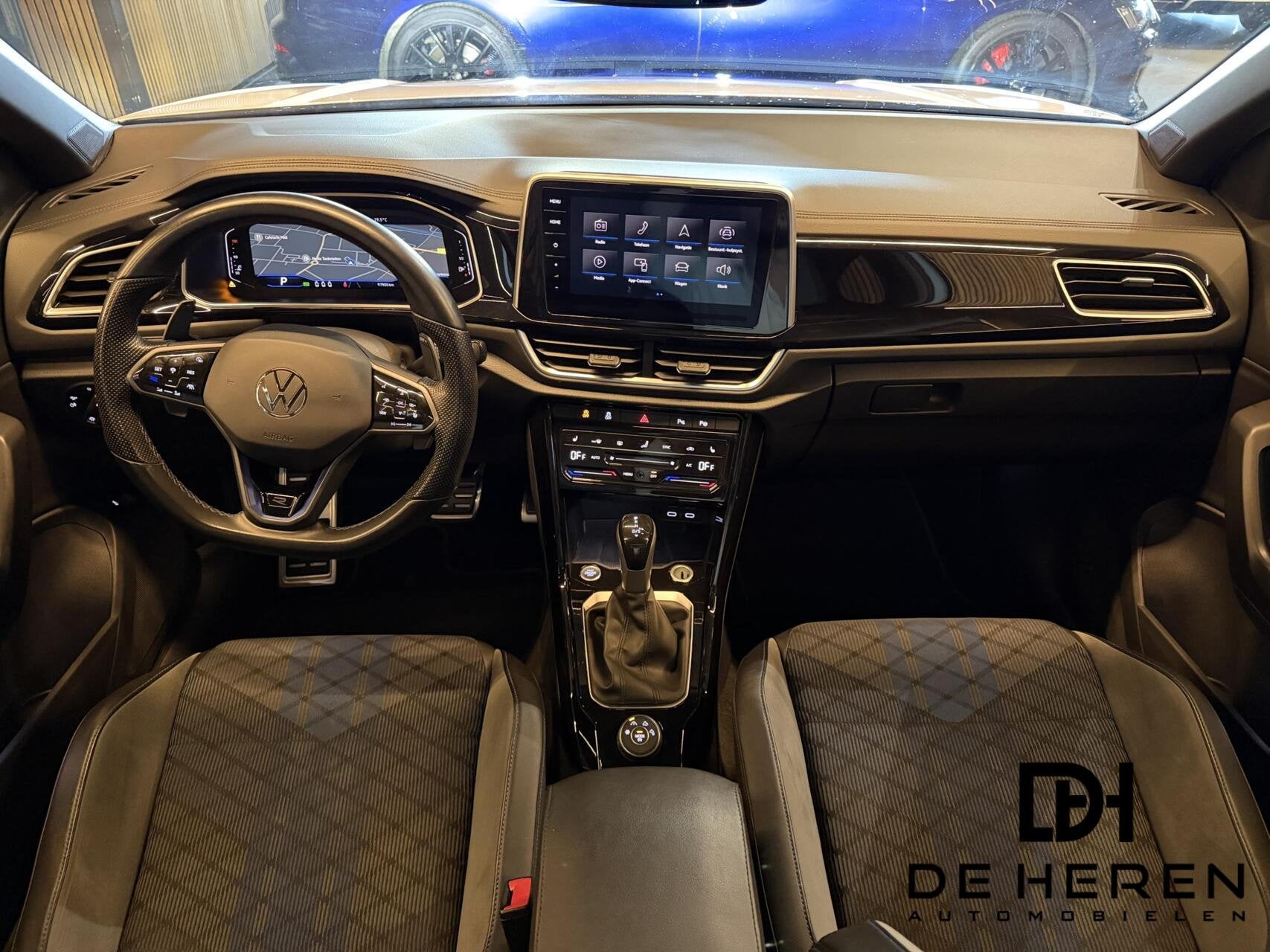 Volkswagen T-Roc R 2.0 TSI 4M|AKRA|PANO|KEYLES|ACC|DEALERgar, Automaat, Dealer onderhouden, Stof, Gebruikt