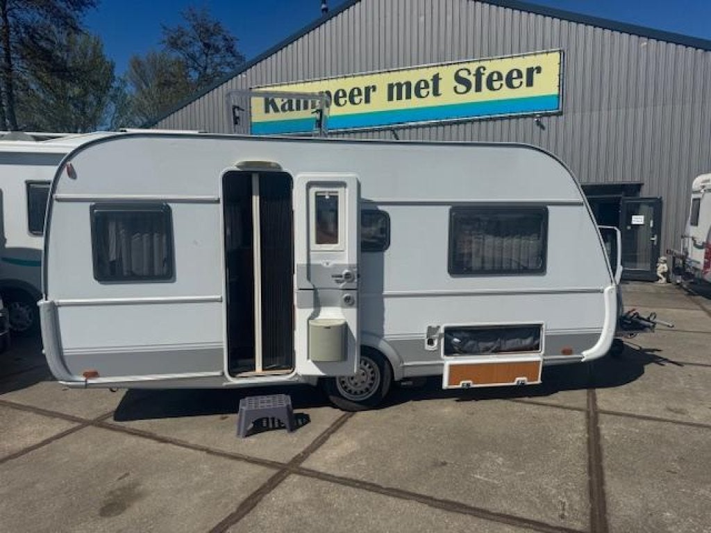 Verkocht Tabbert Vivaldi 450 TF met vloervermarming., Caravans en Kamperen, Niet ingevuld, Rondzit, Tabbert, Bedrijf