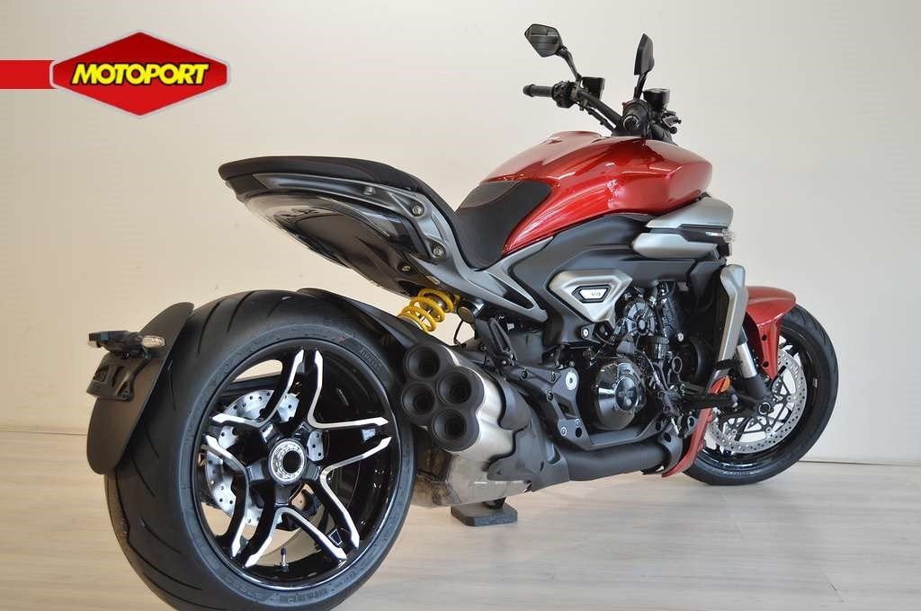 Ducati XDIAVEL V4 (bj 2026), Bedrijf, Distributeur@ducati.fr, DUCATI WEST EUROPE SAS, 390, rue d' Estienne d'Orves
92701  COLOMBES CEDEX, FR