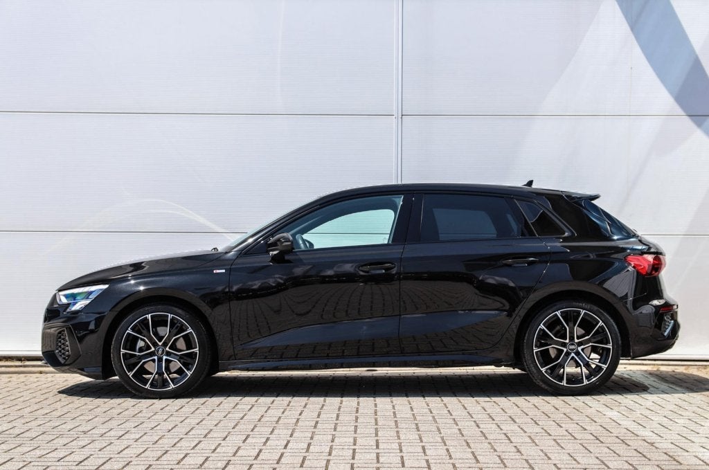 Audi A3 30 TFSI S line | Automaat | Zwart optiek | 2021| BTW, Auto's, Zwart, Alcantara, Zwart, Origineel Nederlands