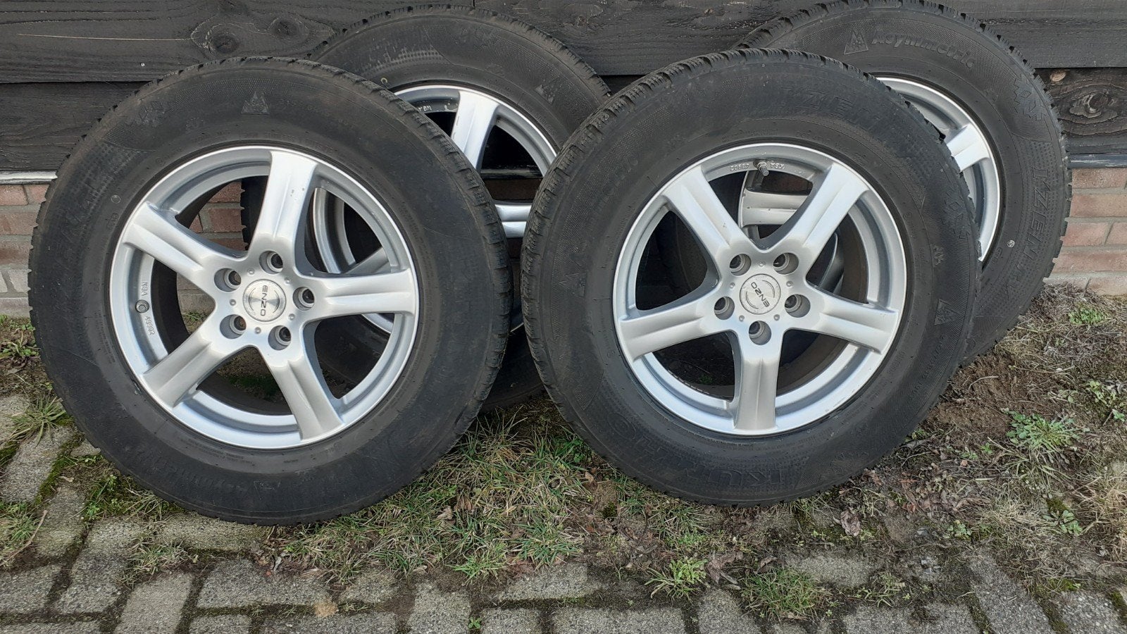Winterbanden met lichtmetalen velgen 215/70 R16 Mitsubishi A, Auto-onderdelen, Ophalen, 16 inch, Banden en Velgen, Winterbanden