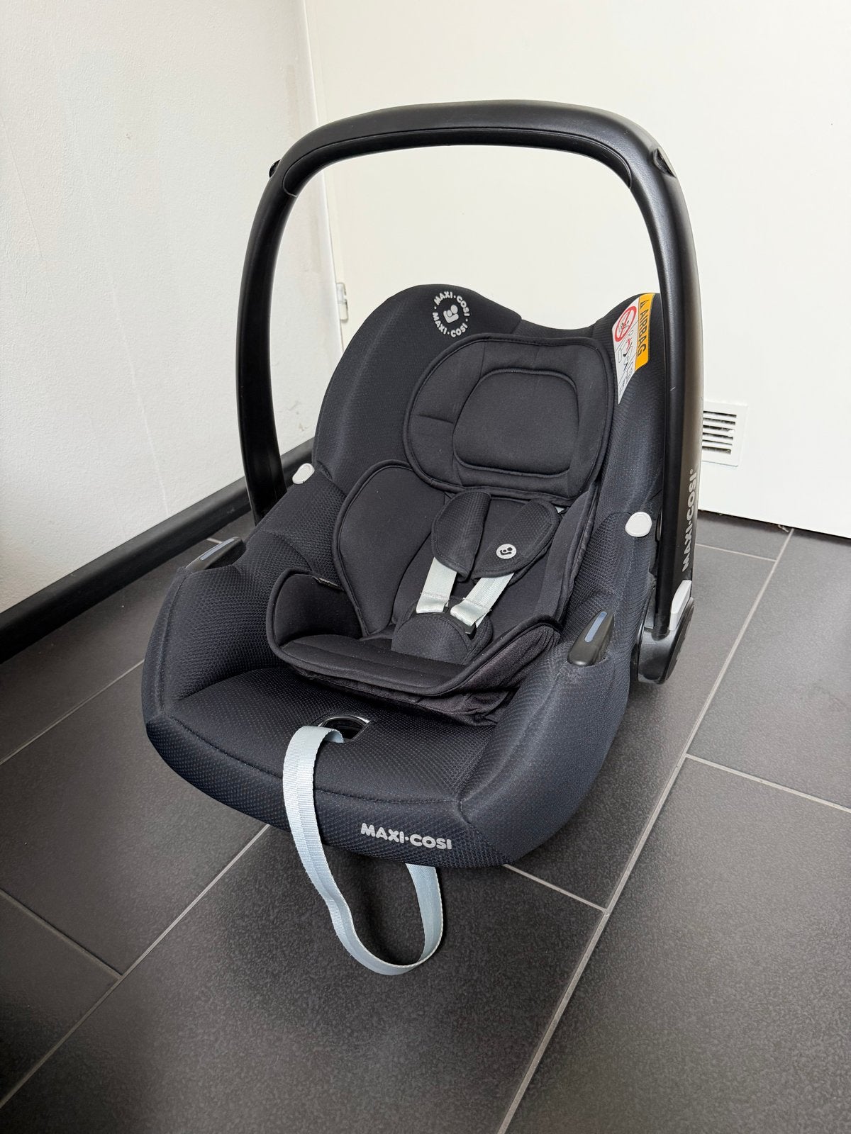 Maxi-Cosi Tinca Essential Black autostoel, Ophalen, Autogordel of Isofix, Zijbescherming, Zo goed als nieuw
