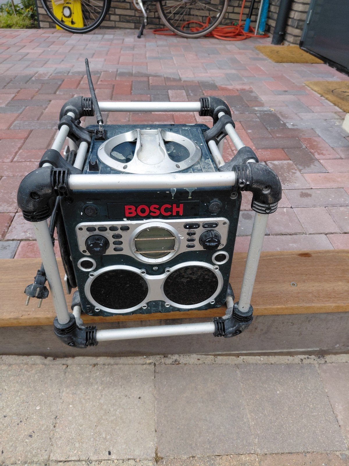 Bosch bouwradio., Ophalen