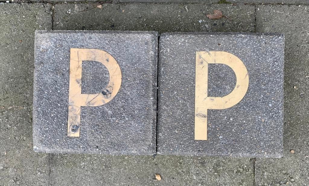 Parkeervak stenen. Steen/vierkant met letter P erop, 4 stuks, Ophalen, Gebruikt, Beton, Terrastegels