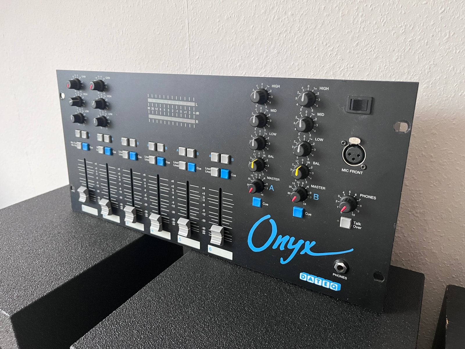 Dateq Onyx 6-kanaals mengpaneel – Made in NL, Ophalen of Verzenden, Zo goed als nieuw, 5 tot 10 kanalen, Microfooningang
