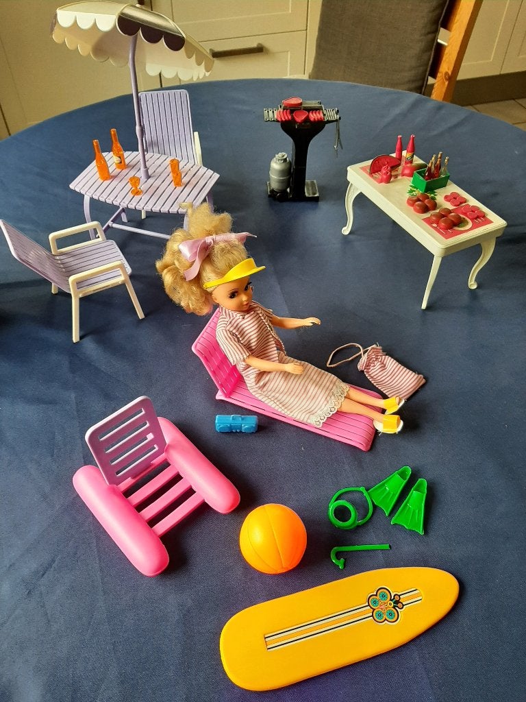 Barbie speelgoed tuinmeubels, BBQ en accessoires, Ophalen of Verzenden, Gebruikt, Barbie