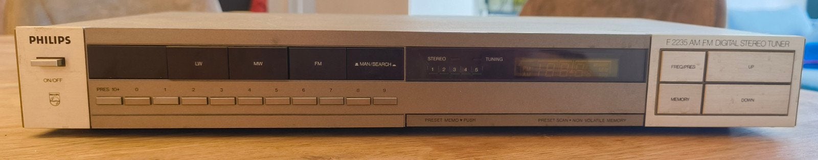 Philips F2235 stereo tuner, Ophalen of Verzenden, Zo goed als nieuw
