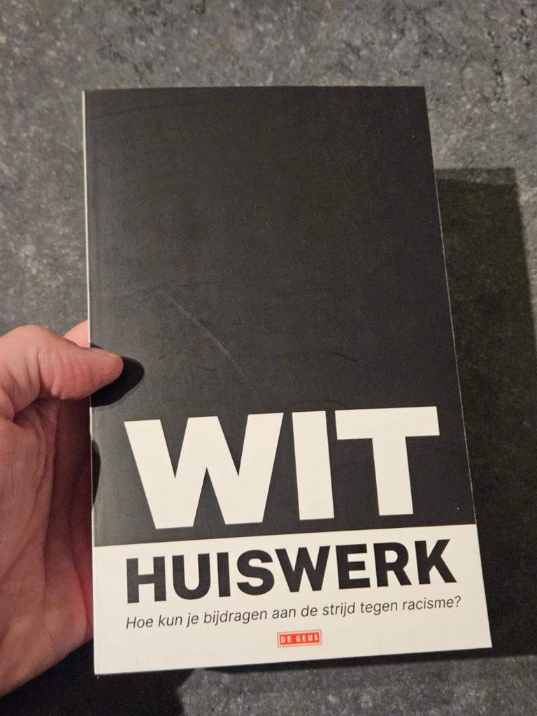 Boek racisme Wit Huiswerk, Gelezen, Ophalen of Verzenden, Withuiswerk.nl