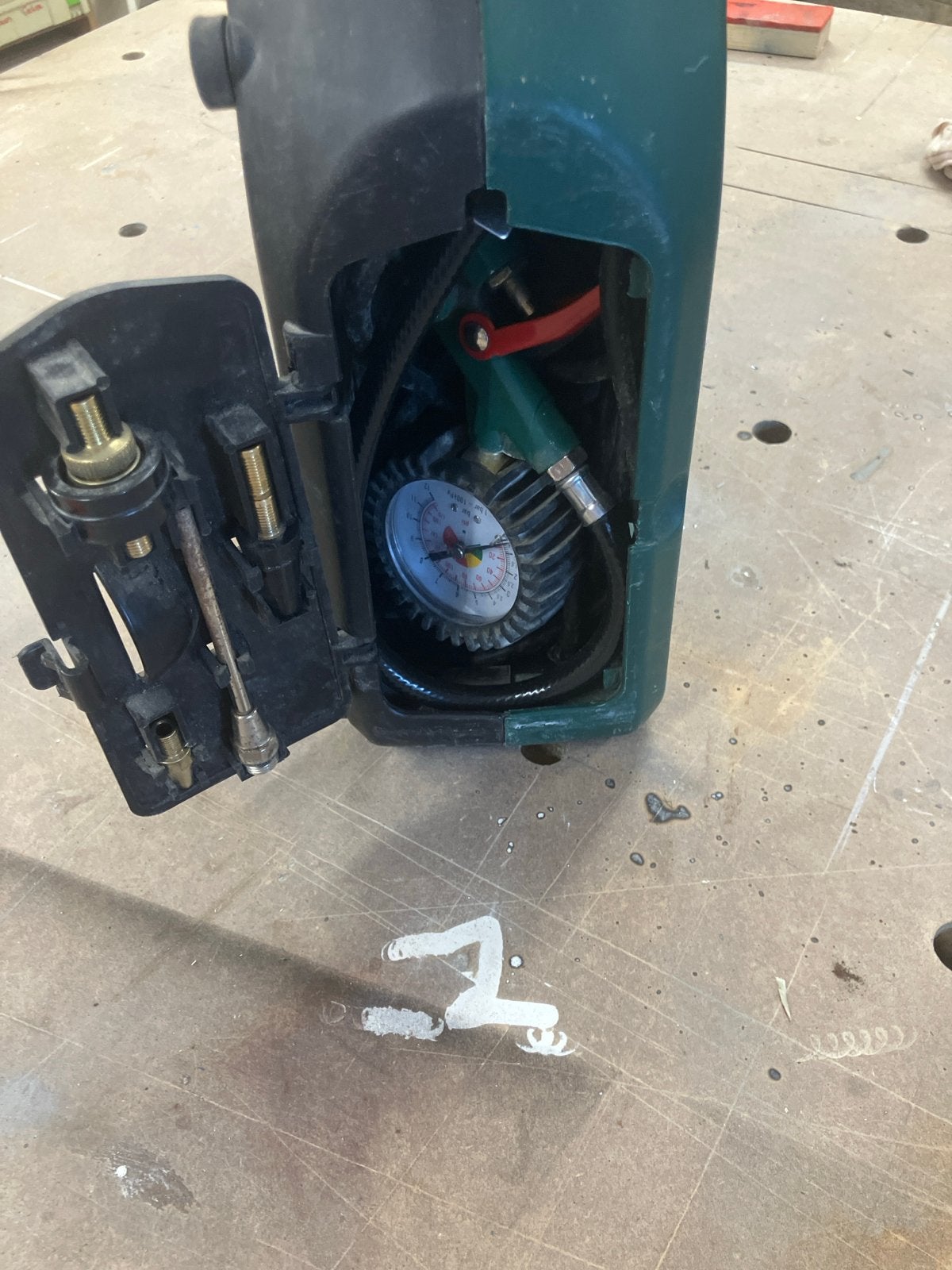 Compacte en Mobiele Compressor met Manometer, Gebruikt, 6 tot 10 bar, Ophalen of Verzenden, Minder dan 200 liter/min
