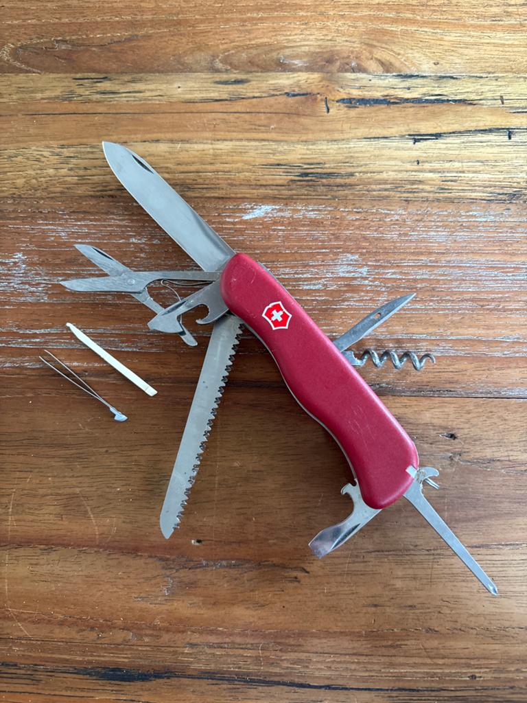 Victorinox Outrider zakmes - Rood, Ophalen of Verzenden, Gebruikt