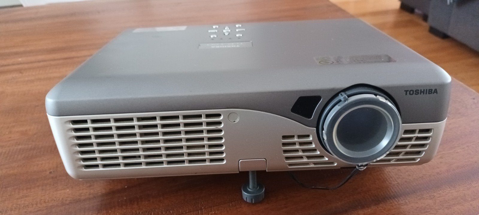 Toshiba TLP-T50 Beamer met afstandsbediening en tas, Ophalen of Verzenden, LCD, Overige resoluties, Gebruikt