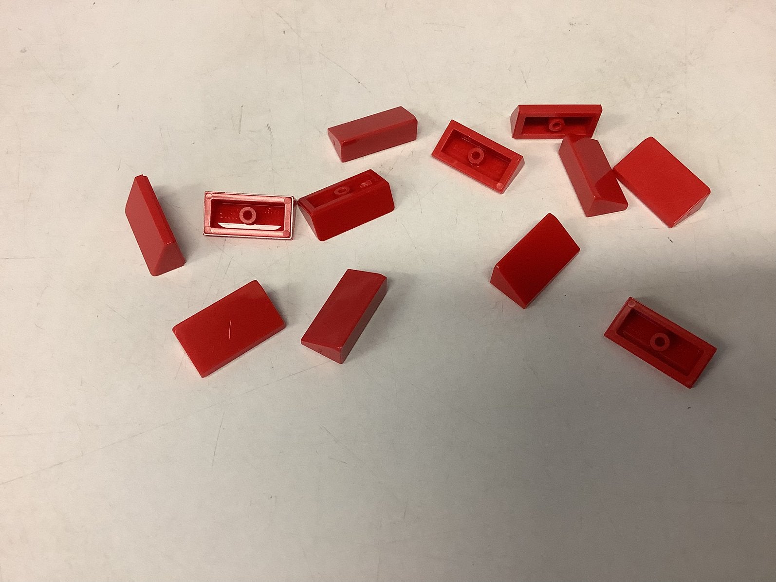 Lego dakpan 30 1x2x2/3 rood, Kinderen en Baby's, Speelgoed | Duplo en Lego, Ophalen of Verzenden, Gebruikt, Losse stenen, Lego