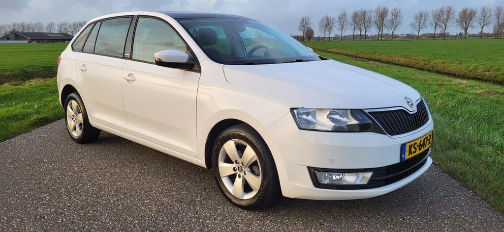 Skoda Rapid 1.2 TSI 66KW 2016 Joy Uitvoering Navi Pano, Voorwielaandrijving, Stof, Electronic Stability Program (ESP), Origineel Nederlands