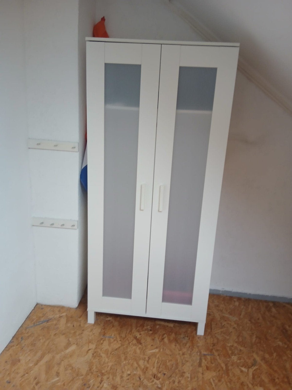 Witte kledingkast met hangruimte en planken, Ophalen, Gebruikt, Met plank(en), 50 tot 100 cm