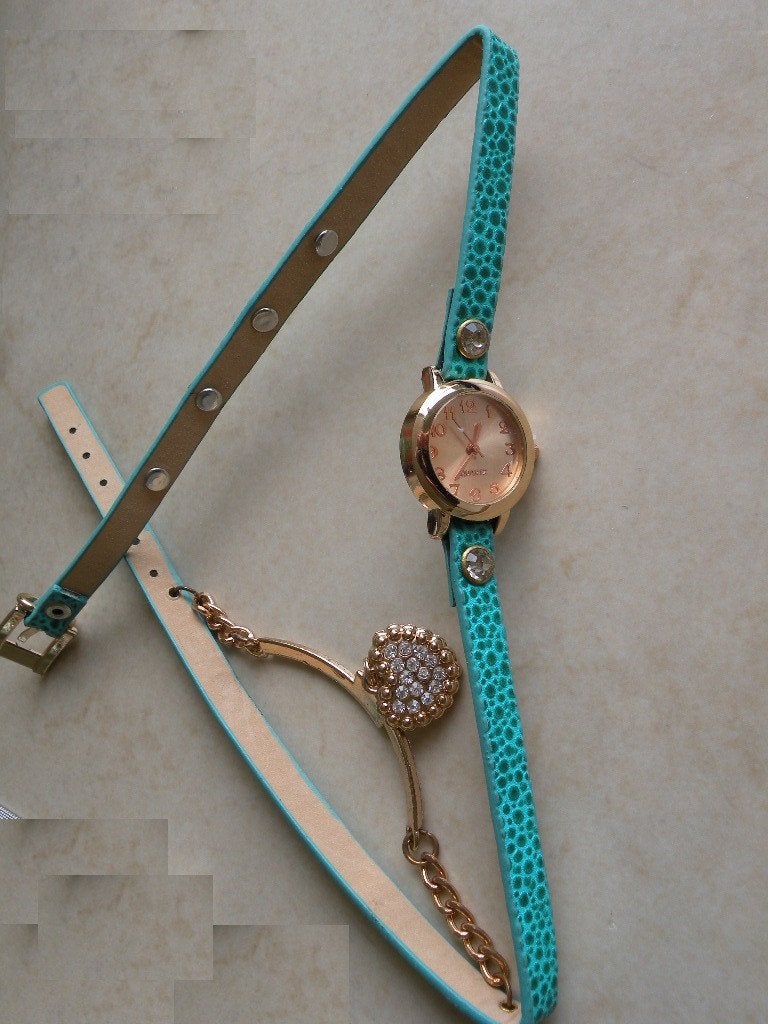Horloge, met dubbel bandje en armbandje ineen. NIEUW., Sieraden, Tassen en Uiterlijk, Horloges | Dames, Ophalen of Verzenden, Nieuw