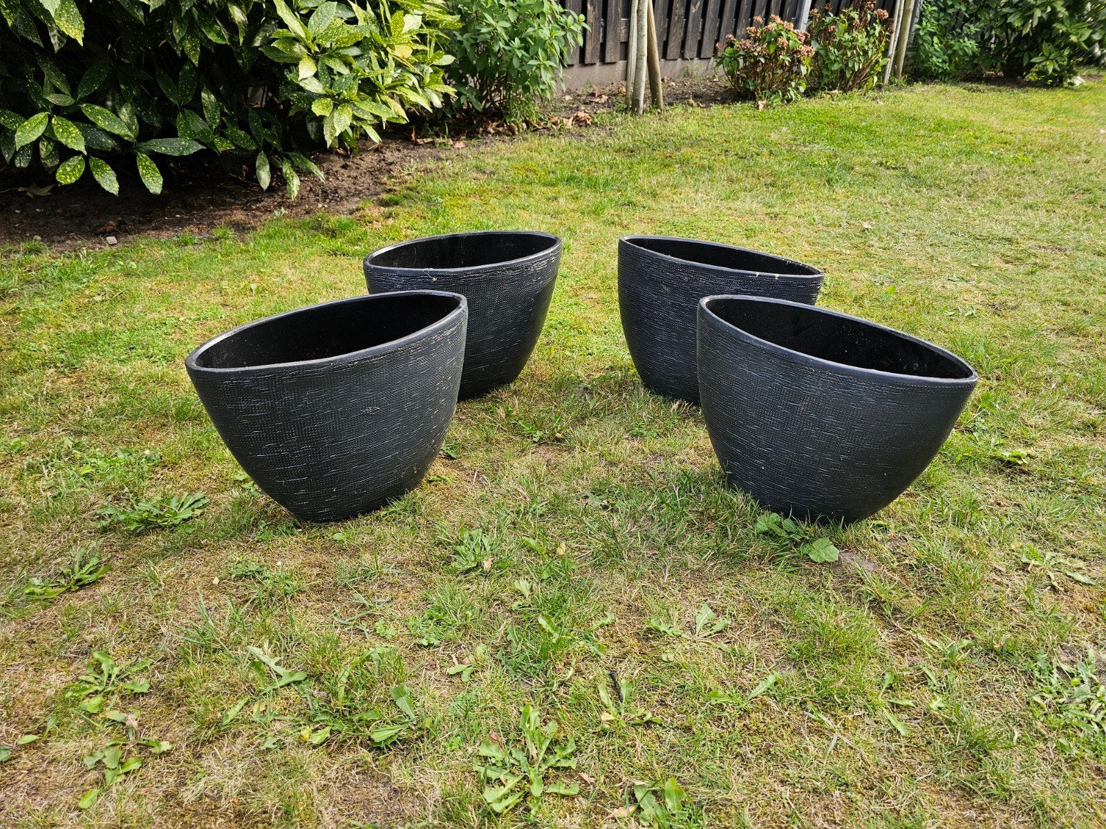 Set van 4 Intratuin bloempotten / plantenbakken – Antraciet, Kunststof, Gebruikt, Minder dan 40 cm, Balkon