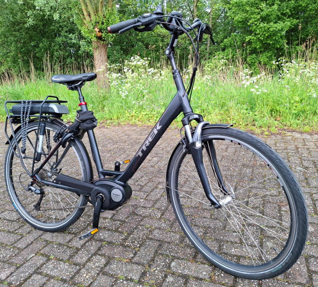 Nette mat zwarte Trek E-bike, Bosch middenmotor,57cm hoog ✅️, Fietsen en Brommers, Elektrische fietsen, Ophalen, Zo goed als nieuw