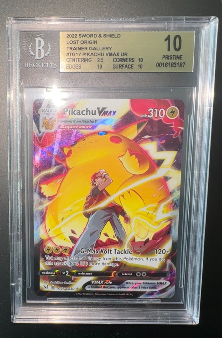 Low pop BGS 10 pokemon kaarten Pikachu vmax en Mimikyu, Ophalen of Verzenden, Zo goed als nieuw