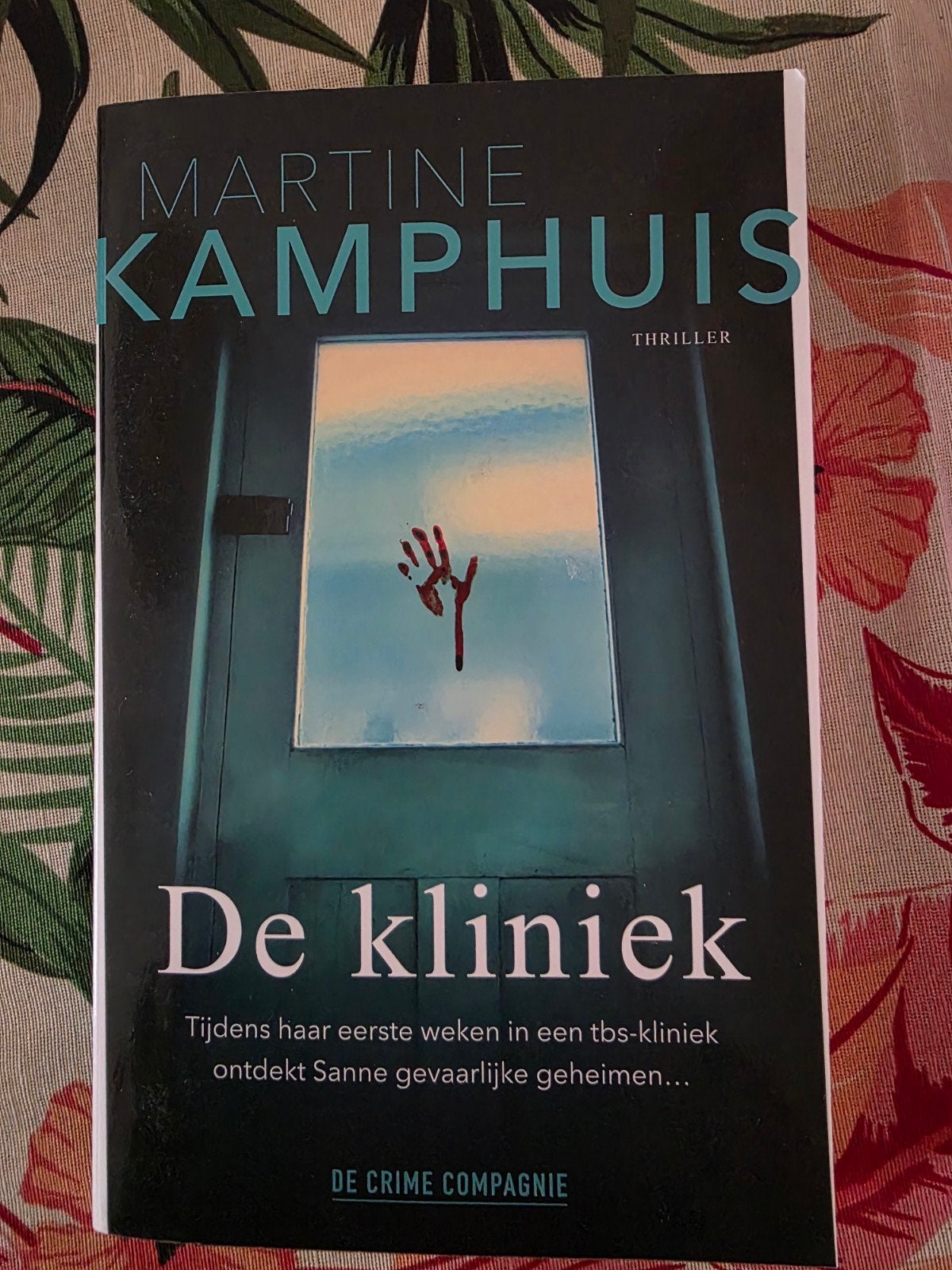 Martine Kamphuis - De kliniek (Thriller), Ophalen of Verzenden, Zo goed als nieuw, Martine Kamphuis, Nederland