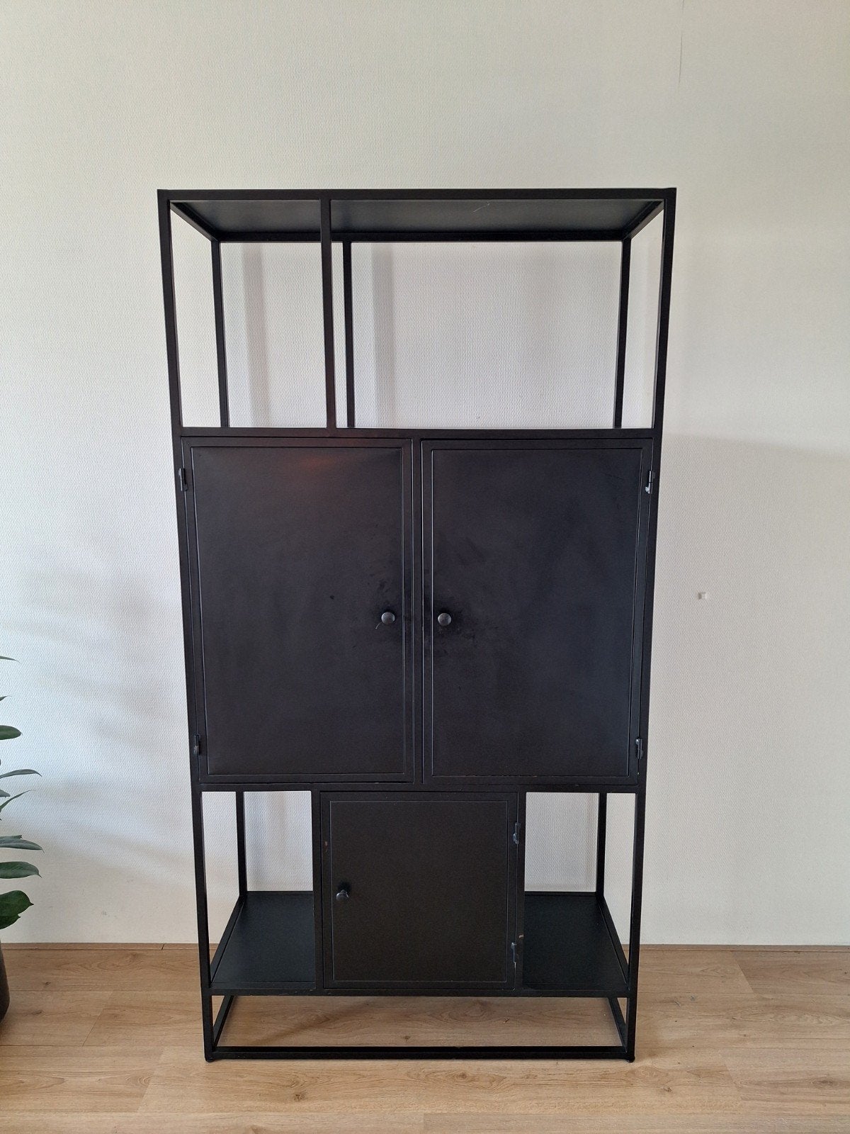 Vitrine- en servieskast zwart