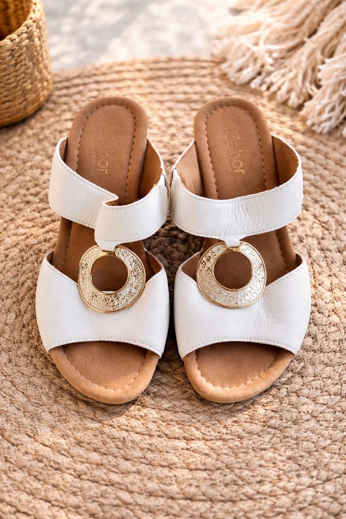 Gabor slippers wit met gouden detail - Maat 7, Kleding | Dames, Schoenen, Ophalen of Verzenden, Zo goed als nieuw, Wit, Slippers