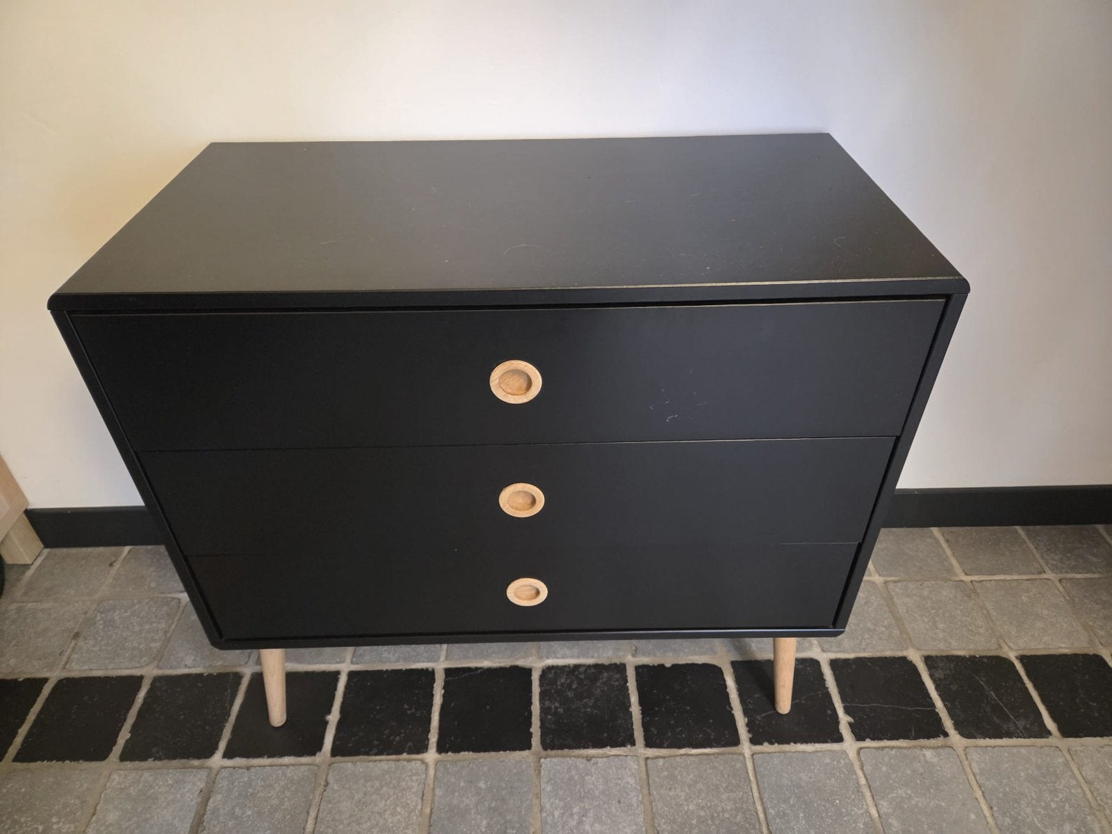 Mooie zwarte dressoir/ commode met drie lades, Ophalen, Zo goed als nieuw, 25 tot 50 cm, 50 tot 100 cm