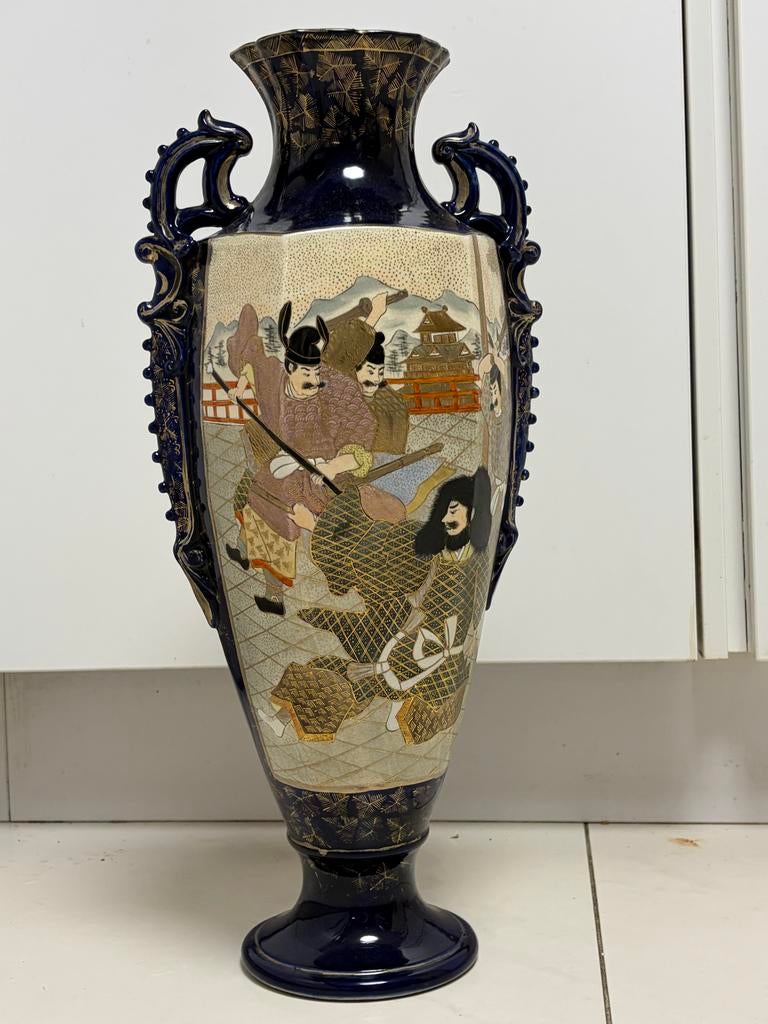 Antieke Japanse Vaas met Gedetailleerde Scènes, Antiek en Kunst, Antiek | Vazen, Ophalen