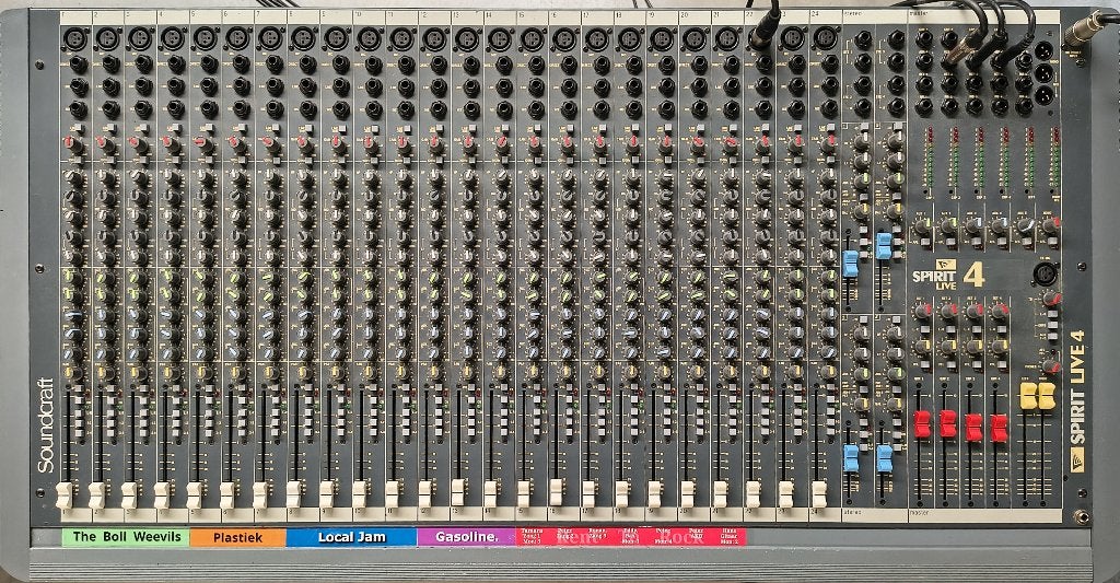 Soundcraft Spirit Live 4 – 24-kanaals mixer + flightcase., Ophalen, Gebruikt, 20 kanalen of meer, Microfooningang