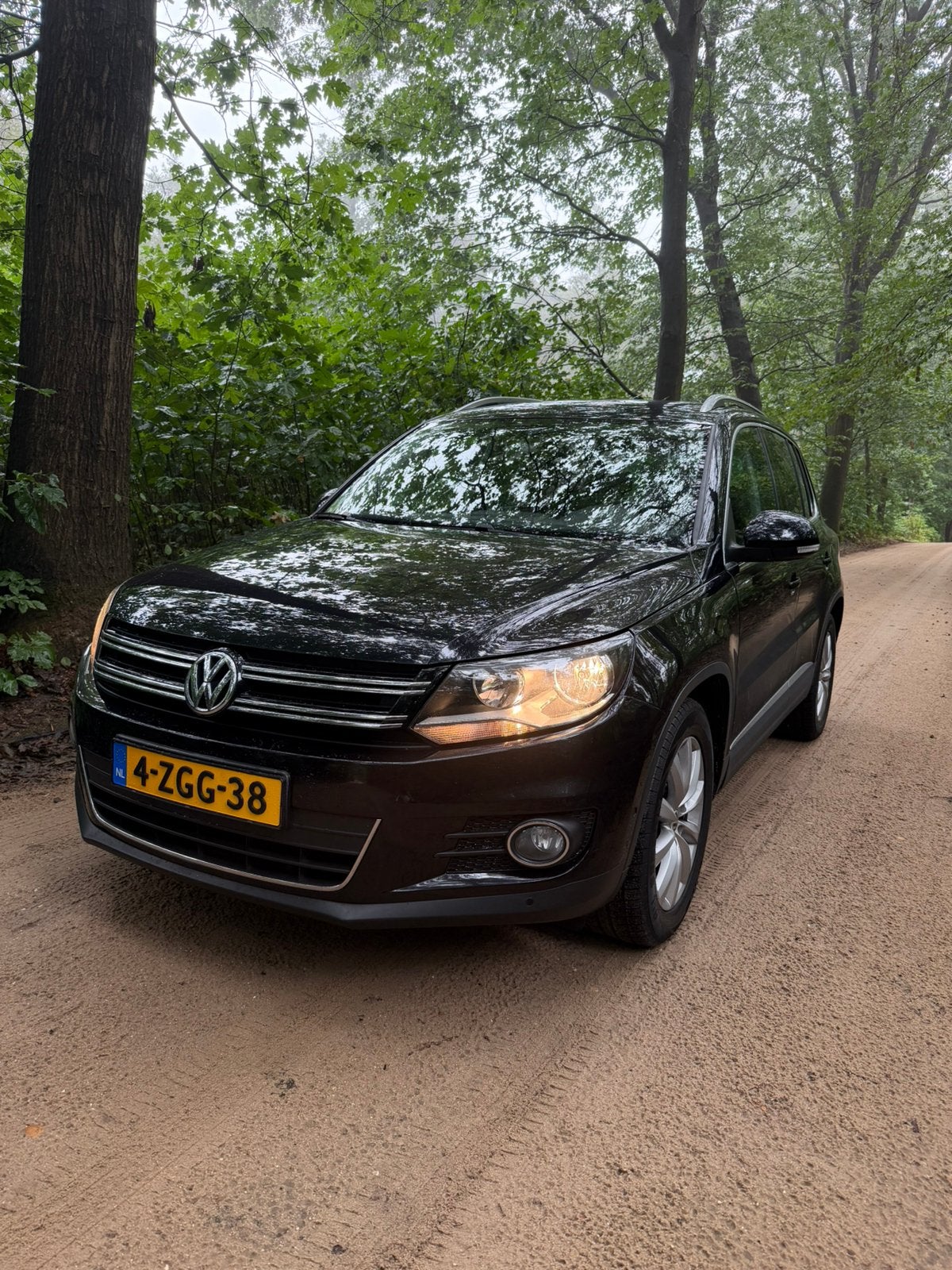 Volkswagen Tiguan 1.4 TSI 160PK 2015 Trekhaak NL-AUTO!, Auto's, Voorwielaandrijving, 15 km/l, 1800 kg, Zwart