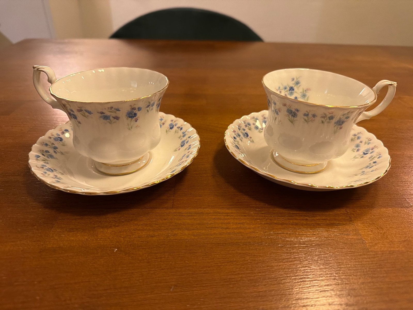 Royal Albert Memory Lane theekopjes met schotels (2 stuks), Ophalen of Verzenden