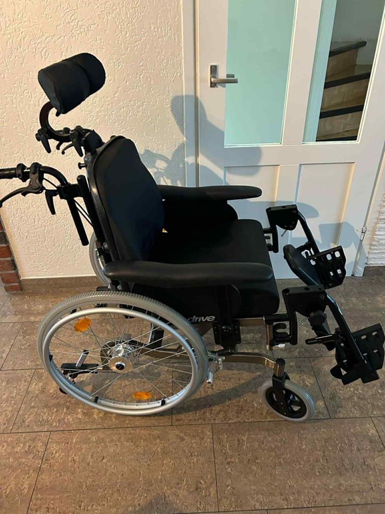 Rolstoel multifunctioneel, Ophalen of Verzenden, Zo goed als nieuw, Duwrolstoel