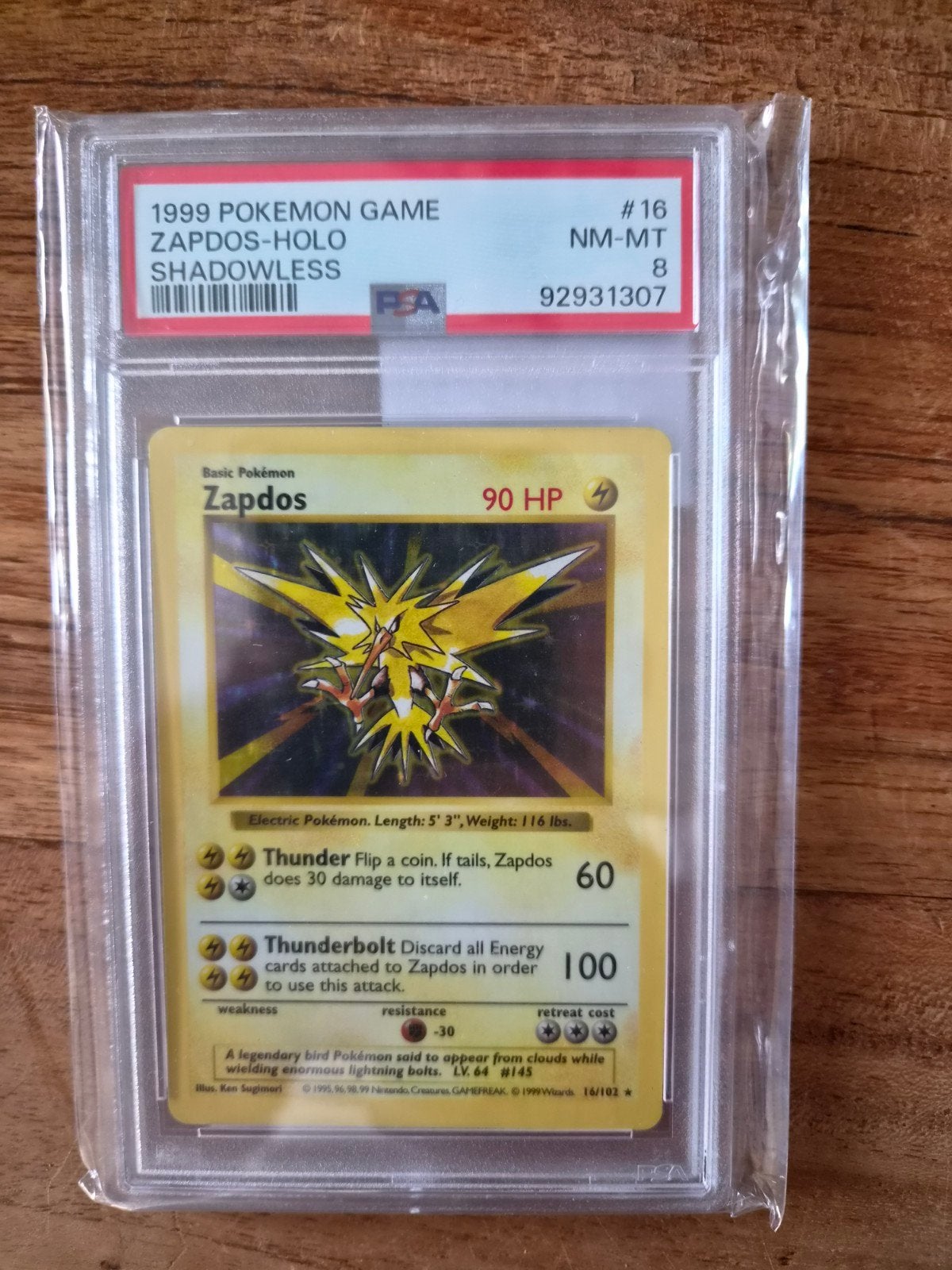 Vintage Pokémon 1999 Base set Shadowless Zapdos 16 PSA 8, Ophalen of Verzenden, Zo goed als nieuw
