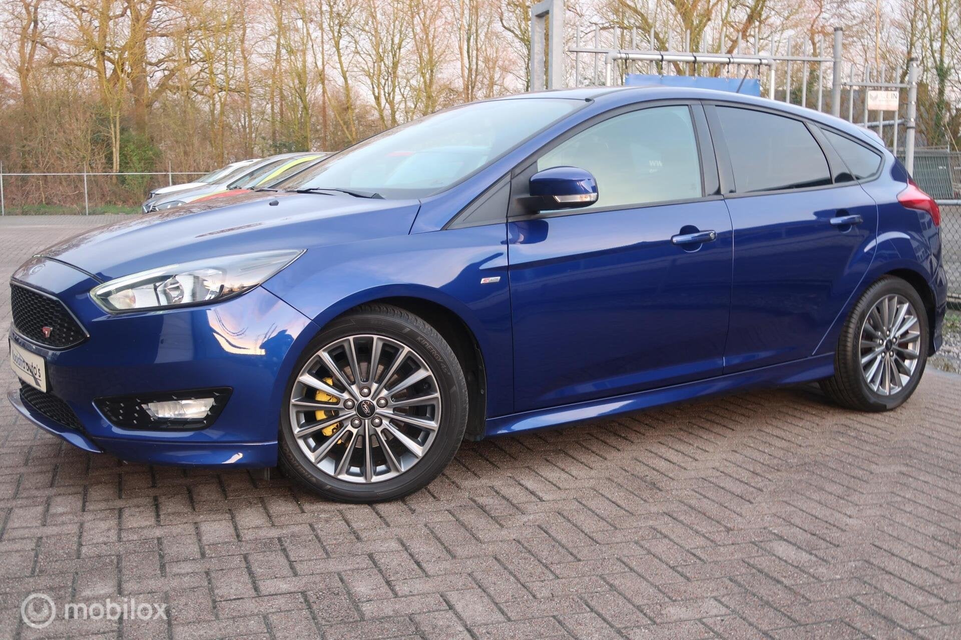 Ford Focus 1.0 EcoBoost ST Line CARPLAY, NAVI, TREKHAAK, Auto's, Gebruikt, Zwart, Blauw, 3 cilinders