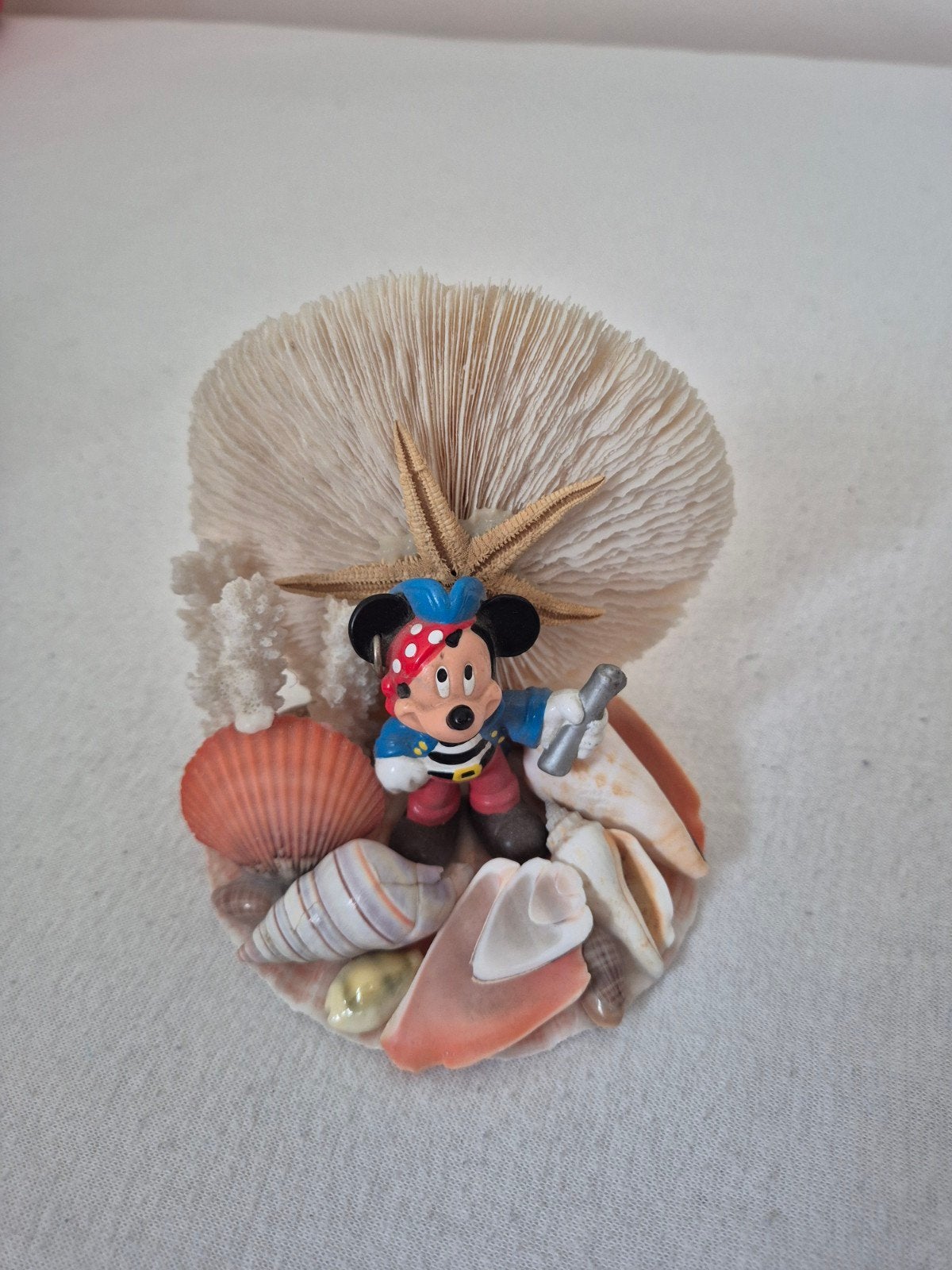 Pirate Mickey op schelp, Ophalen of Verzenden, Mickey Mouse, Zo goed als nieuw, Beeldje of Figuurtje