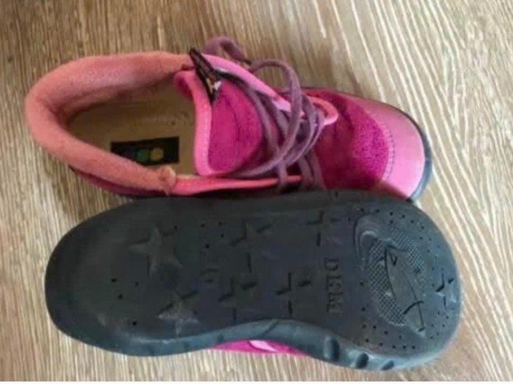 roze hello kitty pantoffels in maat 26, Ophalen, Gebruikt, Meisje, Overige typen