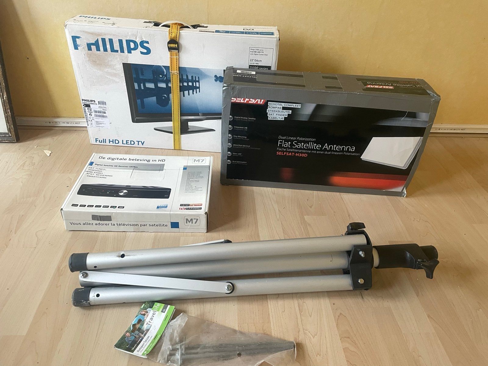 Complete set: TV kijken onderweg of op de camping, Audio, Tv en Foto, Ophalen, Philips, LED, Zo goed als nieuw