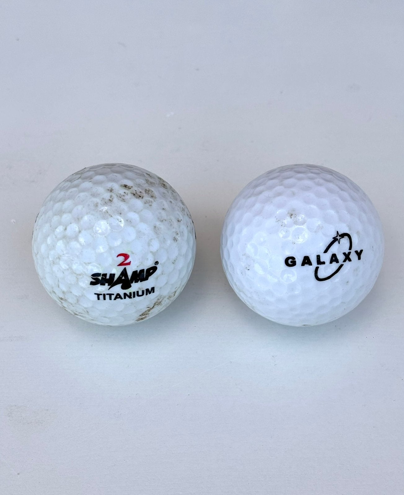 Twee golfballen, Sport en Fitness, Golf, Ophalen of Verzenden, Zo goed als nieuw, Bal(len)