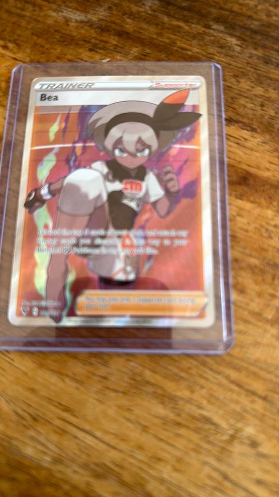 Pokémon TCG Bea Trainer Supporter Kaart 180/185, Ophalen of Verzenden, Zo goed als nieuw, Losse kaart, Foil