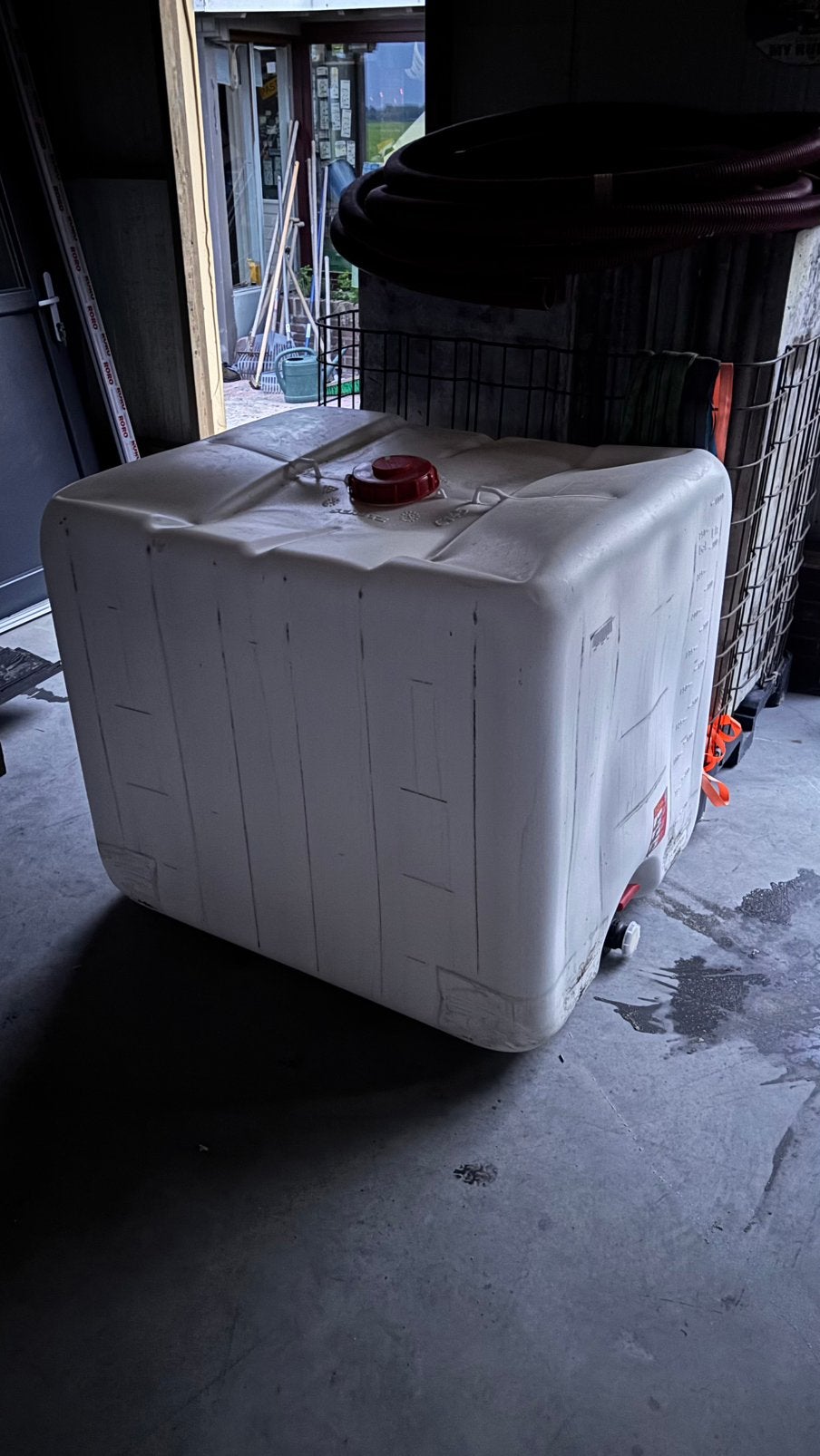 1000 liter IBC vat met kraan, Tuin en Terras, Regentonnen, 150 liter of meer, Ophalen of Verzenden, Zo goed als nieuw