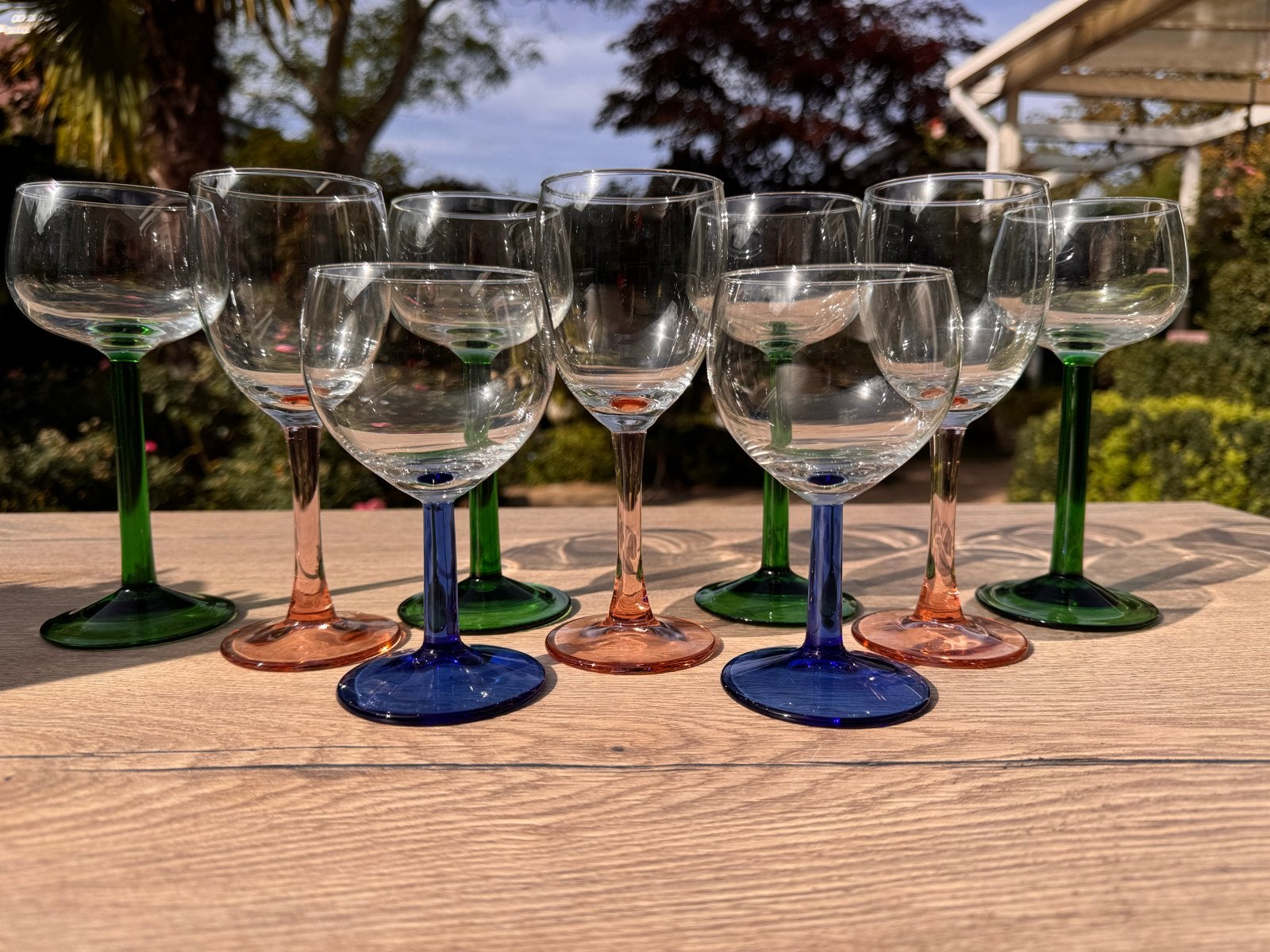 Set van 9 wijnglazen met gekleurde steel (groen, roze, blauw, Antiek en Kunst, Ophalen of Verzenden