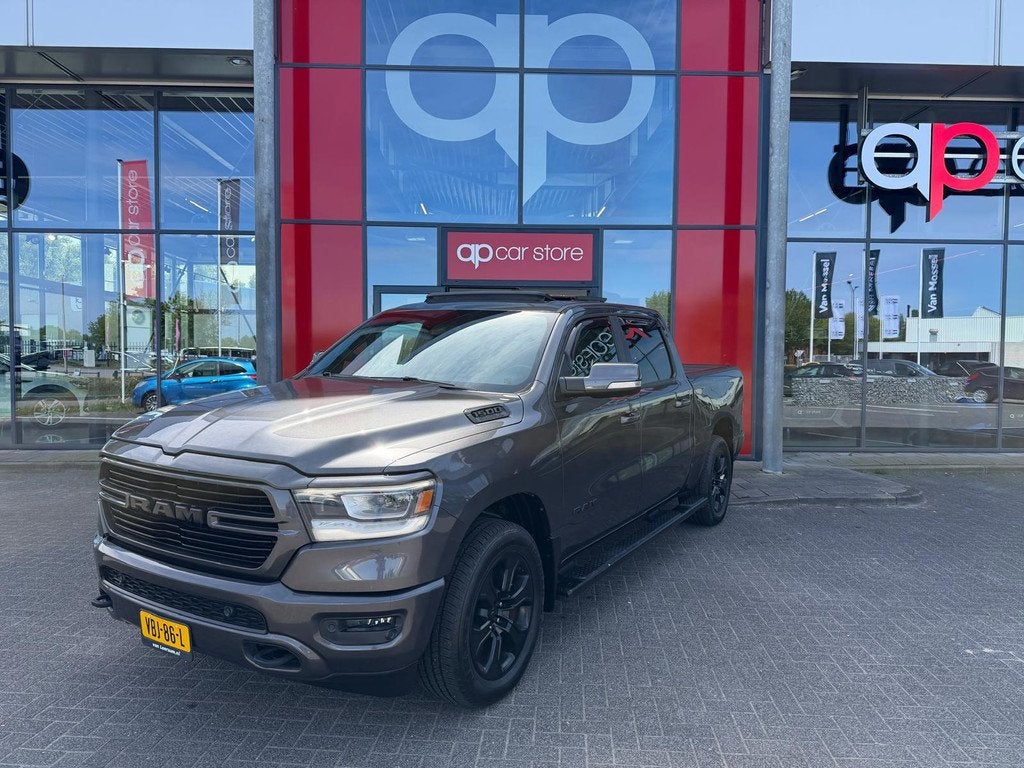 Dodge Ram 1500 5.7 V8 4x4 Crew Cab Laramie | Panorama | Stoe, Auto's, Dodge, Stof, Gebruikt, 5654 cc, Lichtsensor