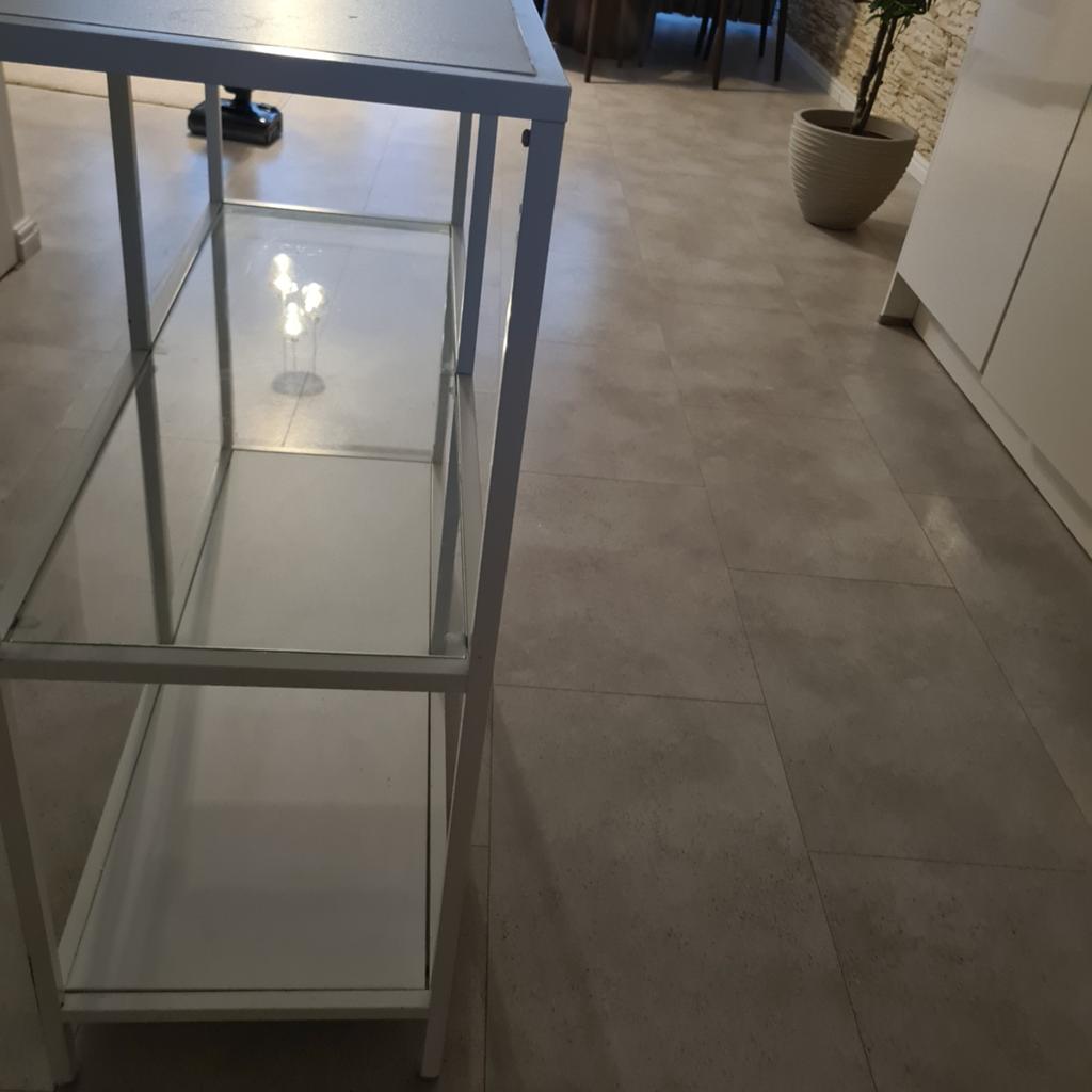 Witte metalen stellingkast met glazen planken, Huis en Inrichting, Ophalen of Verzenden, Zo goed als nieuw