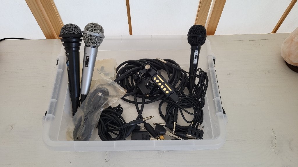 Microfoons en diverse kabels, Ophalen of Verzenden, Gebruikt, Zangmicrofoon