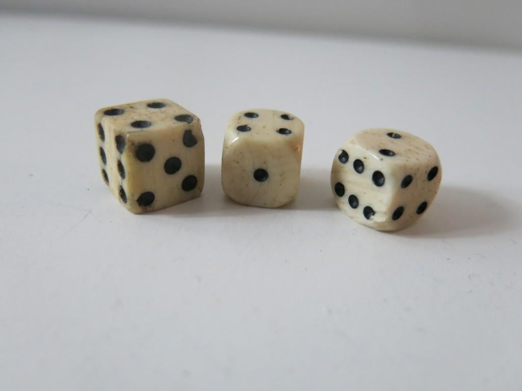 3 antieke handgemaakte benen dobbelstenen ca 1800, Ophalen of Verzenden