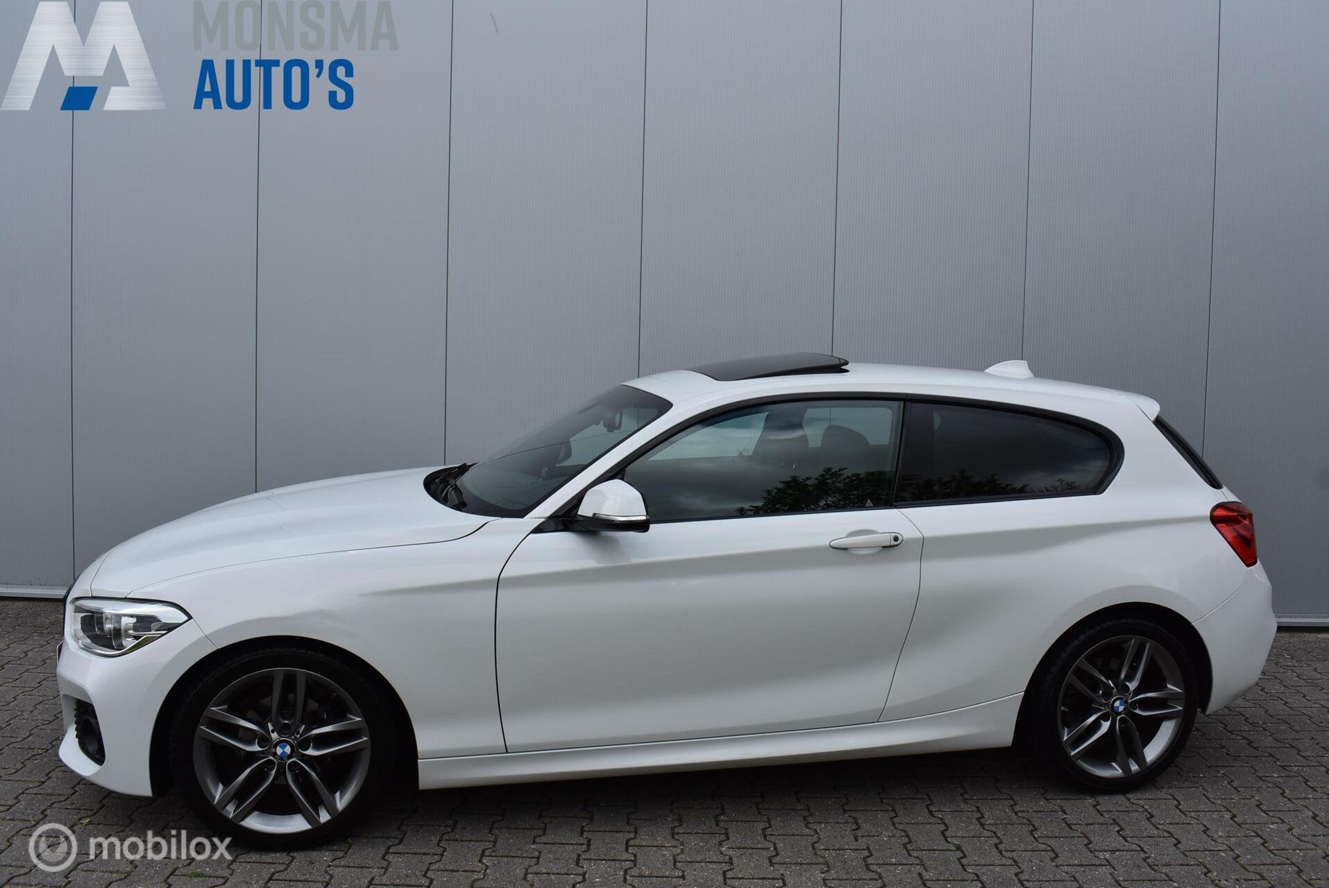 BMW 118i M-Sport Alpinweiss Schuifdak Keyless LED Navi 18" L, Gebruikt, Alcantara, Wit, Origineel Nederlands