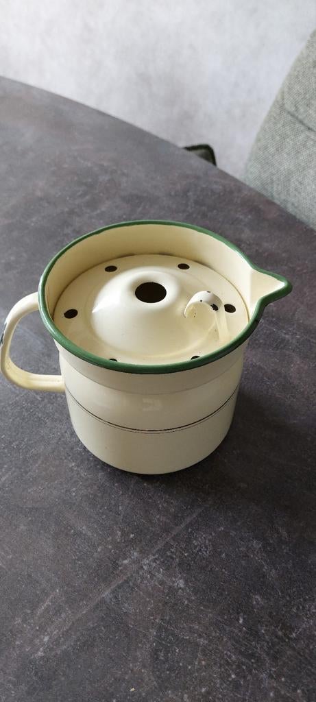 Ouderwetse emaille crèmekleurige melkkan met deksel, Antiek en Kunst, Antiek | Emaille, Ophalen of Verzenden