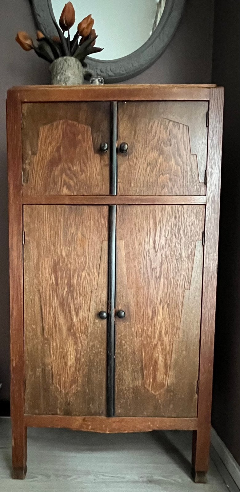 Houten kastje met bovenklep, Ophalen