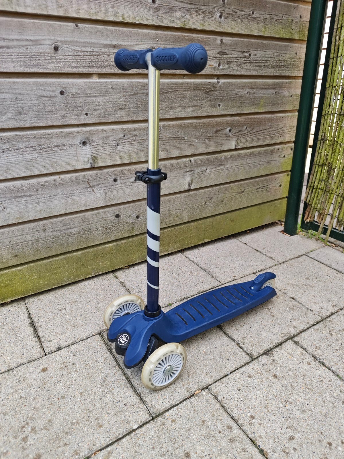 Blauwe kinderstep met 3 wielen, Fietsen en Brommers, Ophalen, Gebruikt, Gewone step