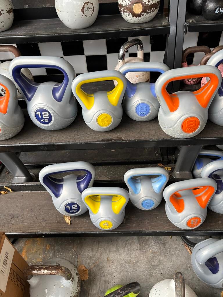 Kettlebells 4-6-8-12 kg kettlebell gewichten, Sport en Fitness, Fitnessmaterialen, Gebruikt, 4-6-8-12 kg, Gewichten, Ophalen of Verzenden